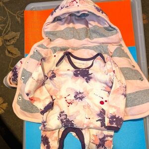 Box#5  ♨️ 5 For $30 ♨️  Burt's Bees 🐝 Baby Pink and Purple Hoodie & Onesie Set